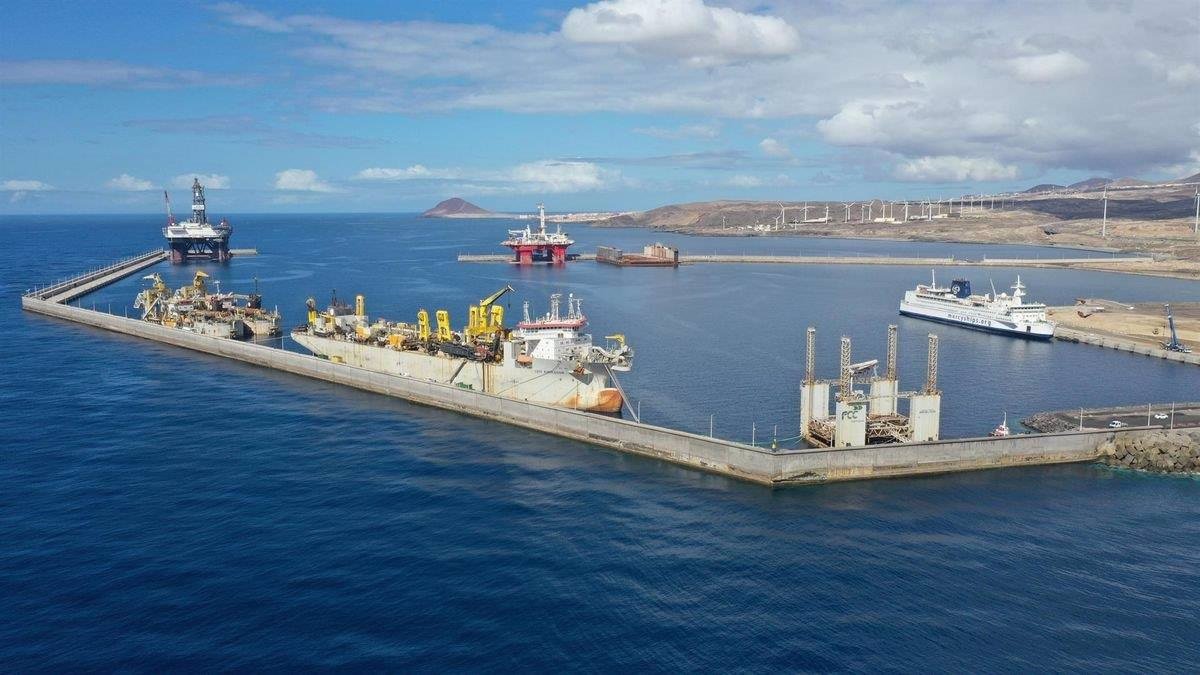 Une pirogue arrive à Tenerife avec 191 migrants, dont l'un est décédé
