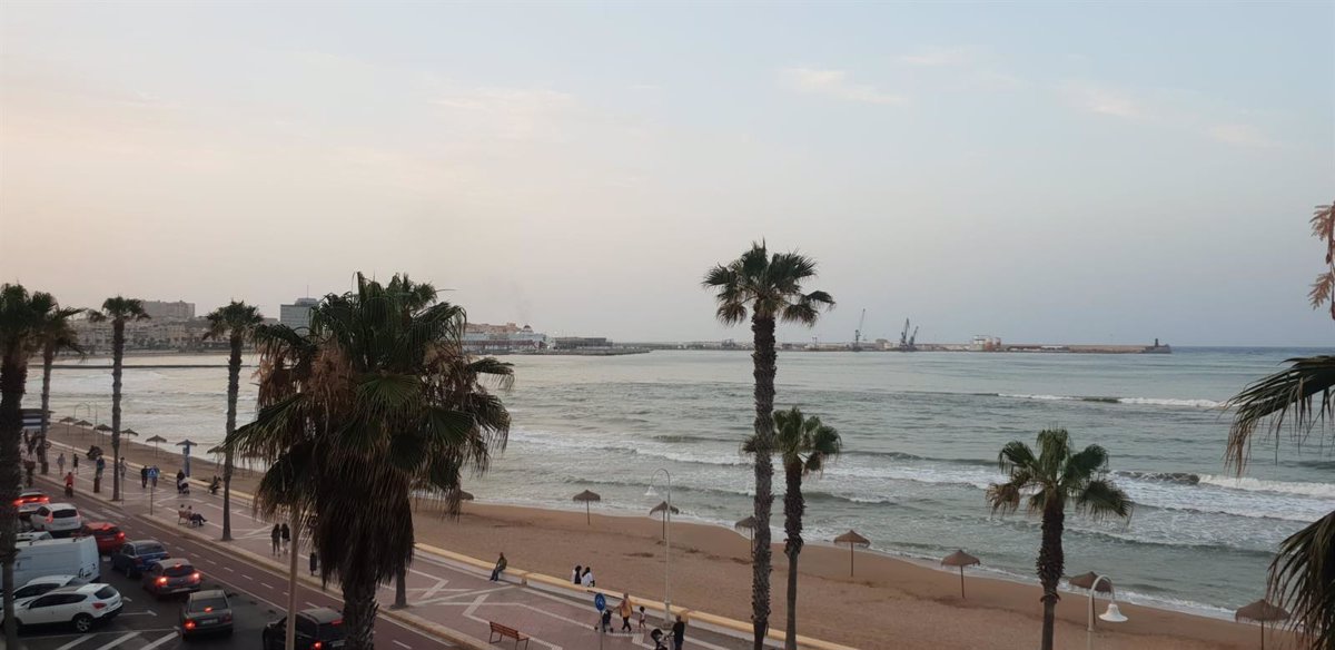 Ils interceptent trois migrants d'un bateau échoué sur une plage de Melilla, le deuxième en une semaine