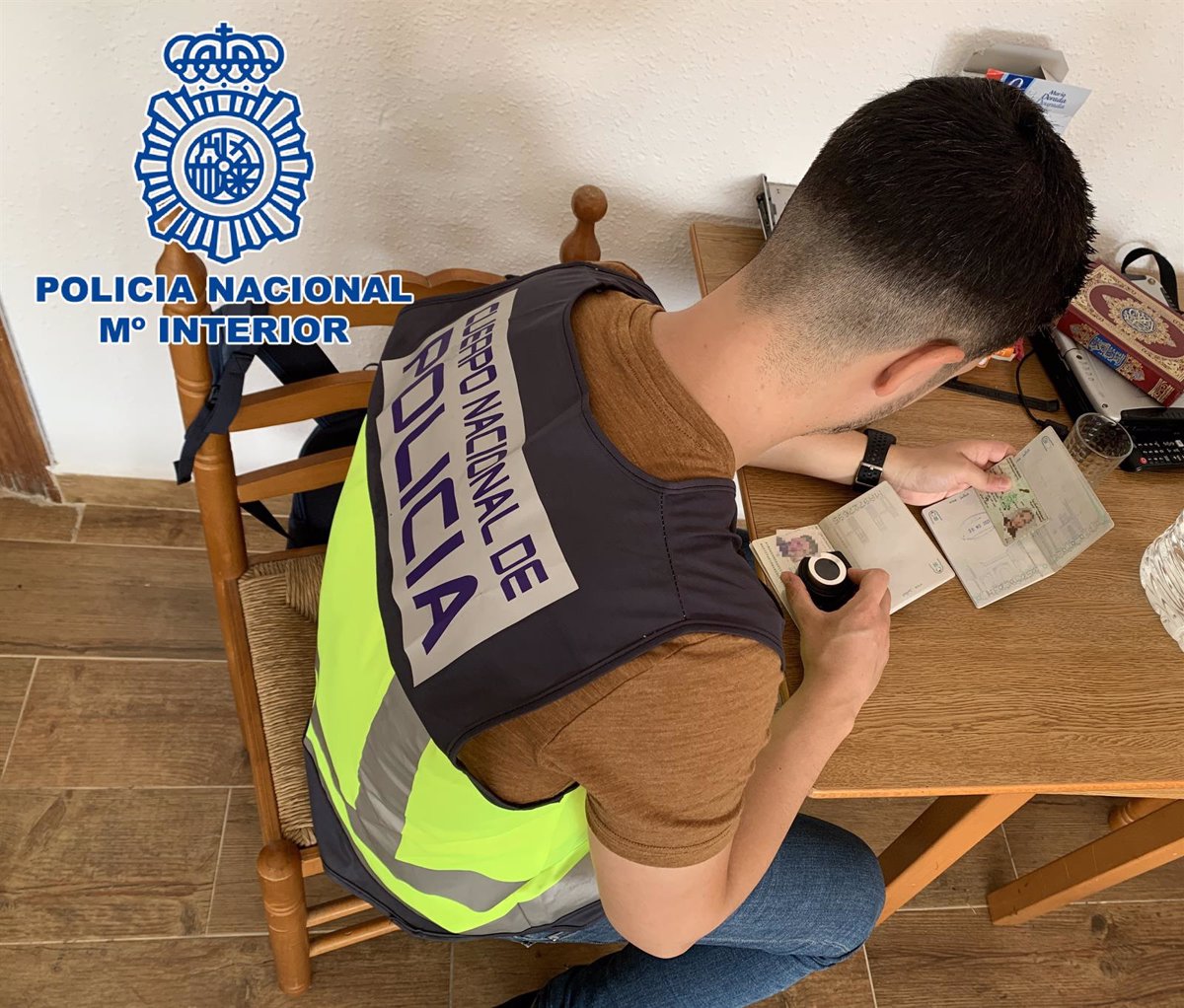 Un groupe dédié à la falsification de documents et à la promotion de l'immigration irrégulière tombe à Algeciras (Cadix)