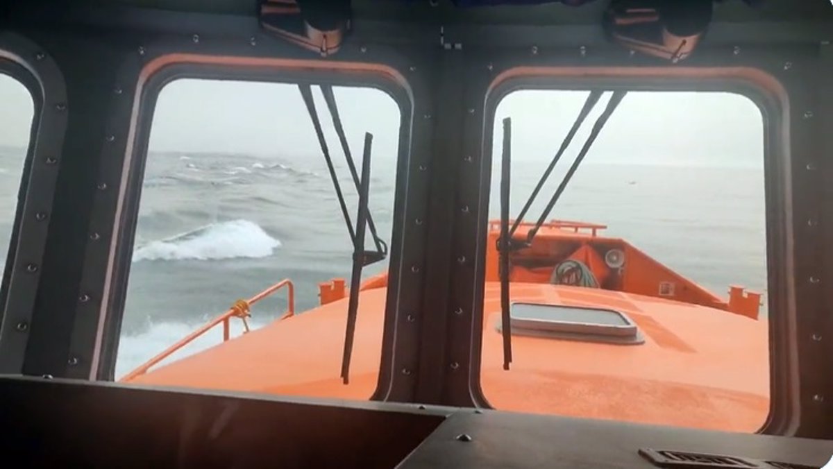 Trois autres migrants sont secourus dans les eaux du détroit dans un bateau pneumatique