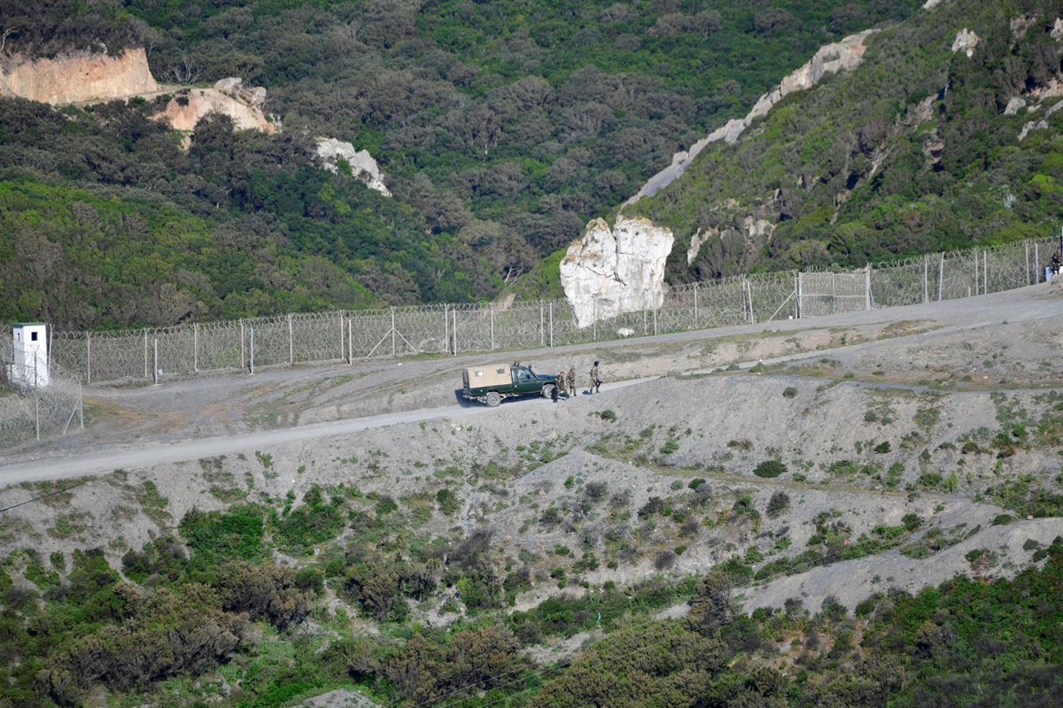 Plus d'un demi-millier d'immigrés d'origine subsaharienne tentent de franchir la barrière frontalière de Ceuta