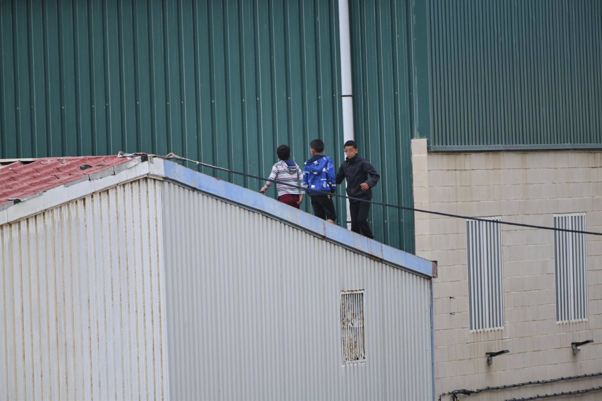 Save the Children prévient que l'UE envisage d'abaisser l'âge d'expulsion des mineurs migrants à 6 ans