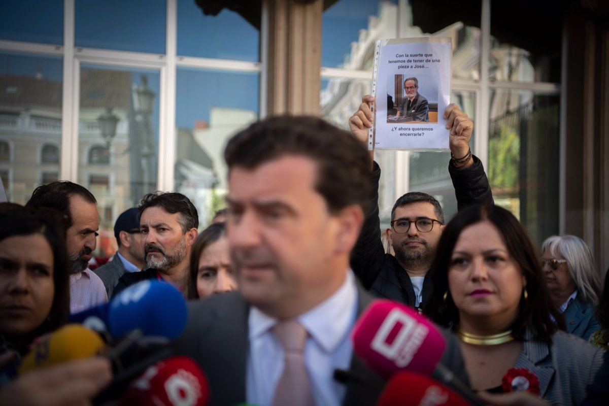 Vox demande que les "bonnes personnes" puissent défendre leur propriété privée et dénonce la régularisation de l'immigration