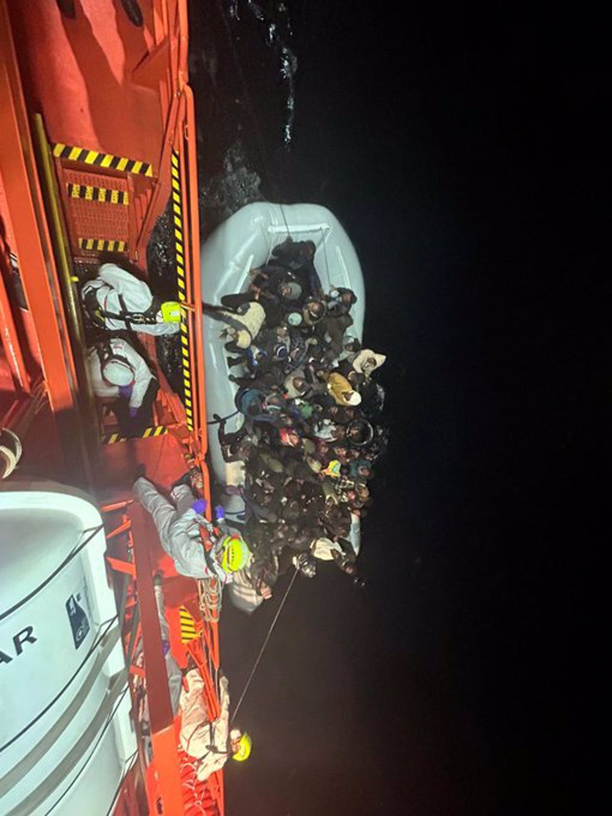 Maritime Rescue sauve deux bateaux avec plus de 130 migrants près de Lanzarote