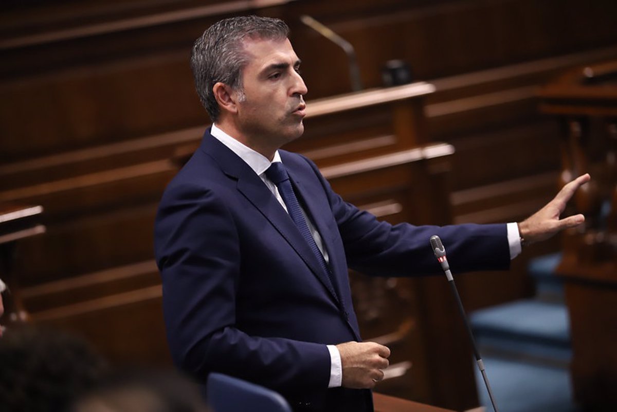 Domínguez regrette le "mauvais respect" du pacte migratoire et le PSOE lui reproche son manque d'aide avec la LACC