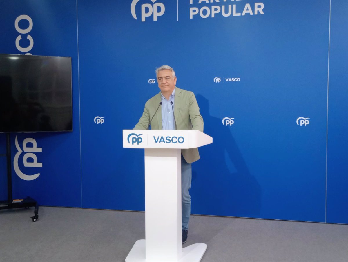 De Andrés (PP) considère qu'il est "approprié" de déployer la Marine pour bloquer les pirogues en mer "si cela empêche le trafic d'êtres humains"