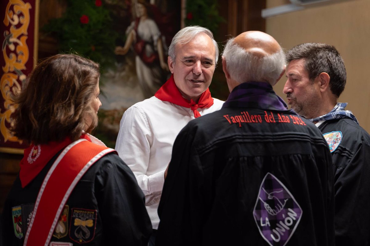 Azcón accuse le gouvernement central de sa manière "chaotique et aléatoire" d'aborder la politique d'immigration