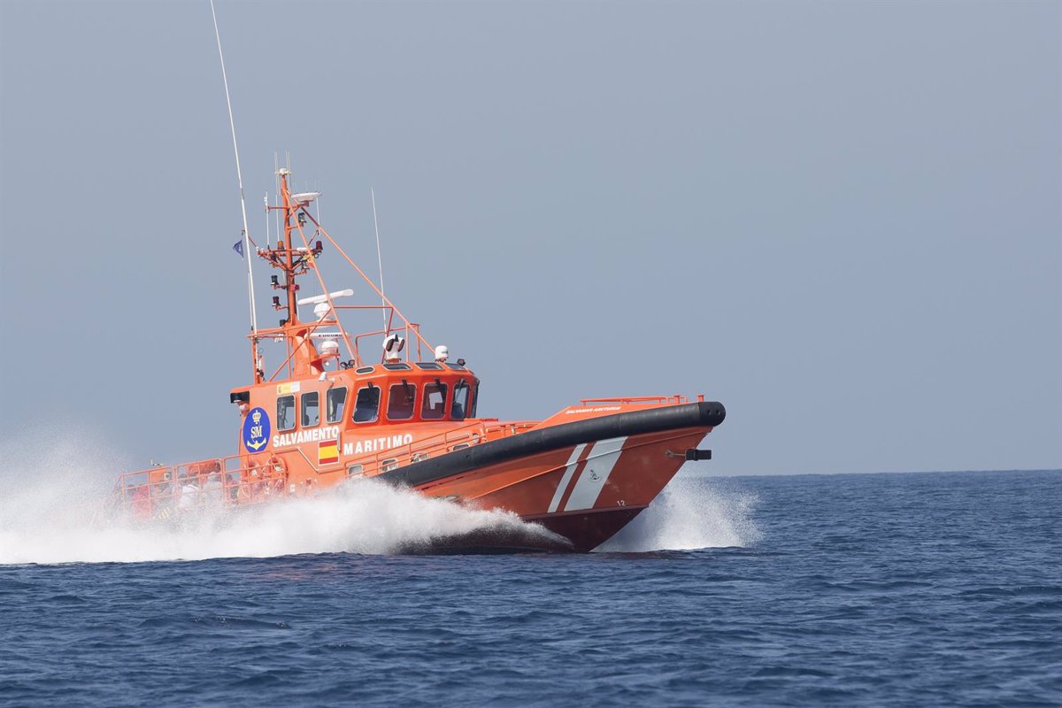 Cinq migrants présentant des symptômes d'hypothermie sauvés d'un bateau en plastique dans les eaux de Tarifa (Cadix)