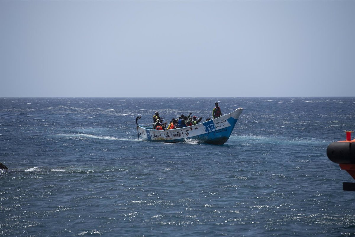 Secouru 19 migrants, trois mineurs, qui voyageaient dans un bateau à plusieurs kilomètres de Carboneras (Almería)