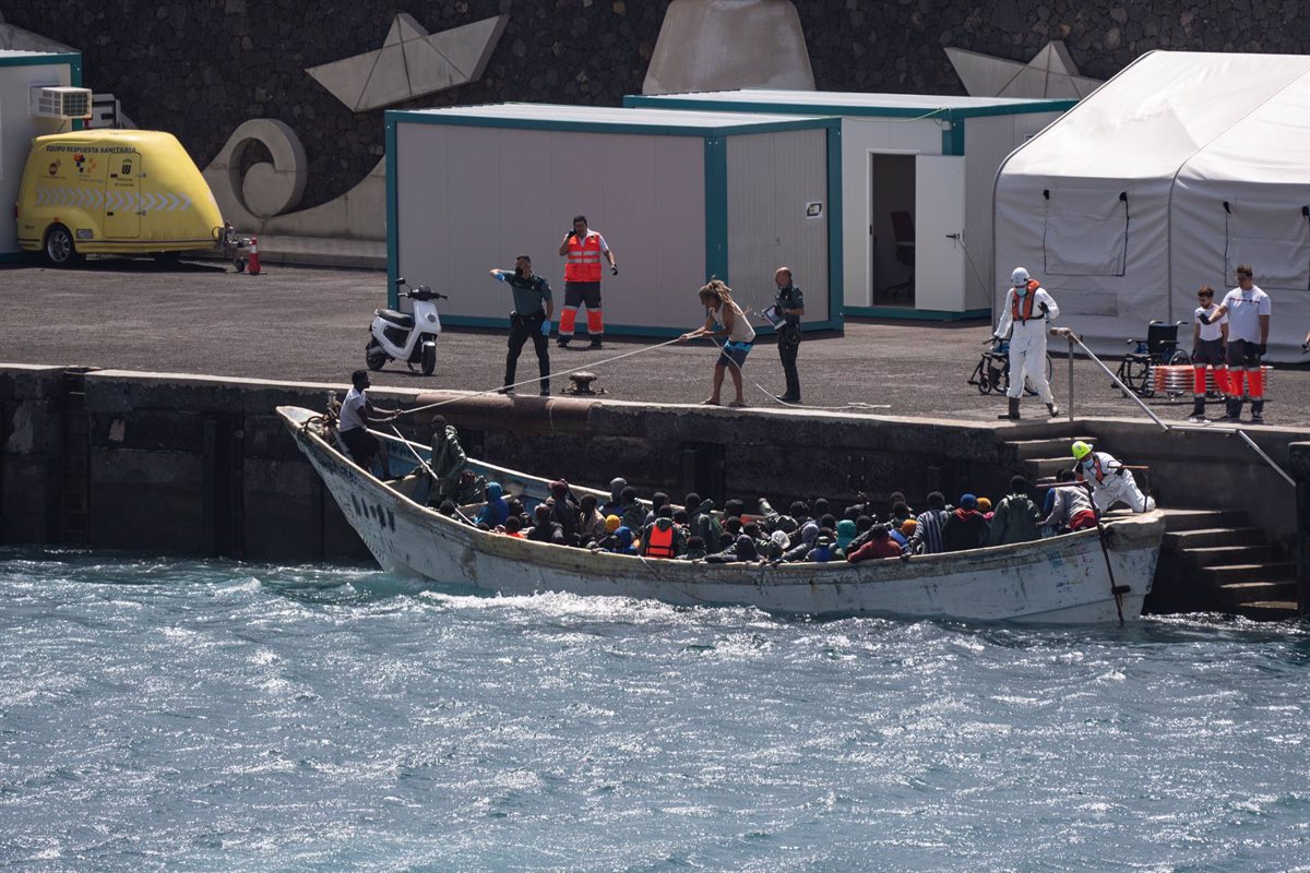 Un cayuco arrive avec 59 migrants à El Hierro
