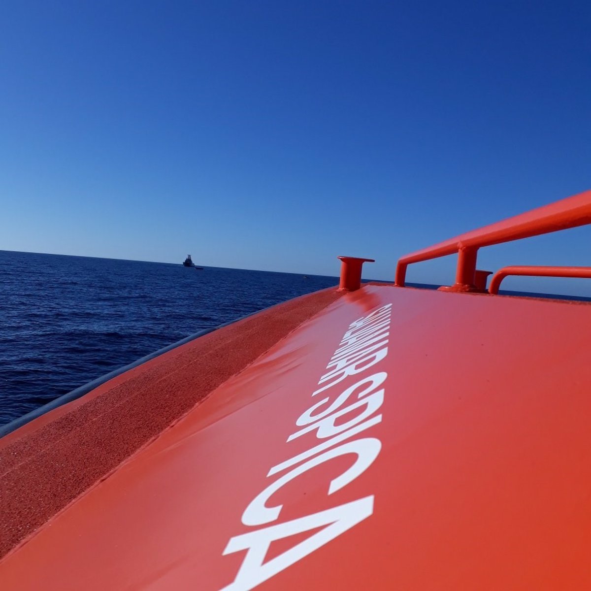 Le coucher du soleil oblige à suspendre la recherche du migrant naufragé dans les eaux d'Almería