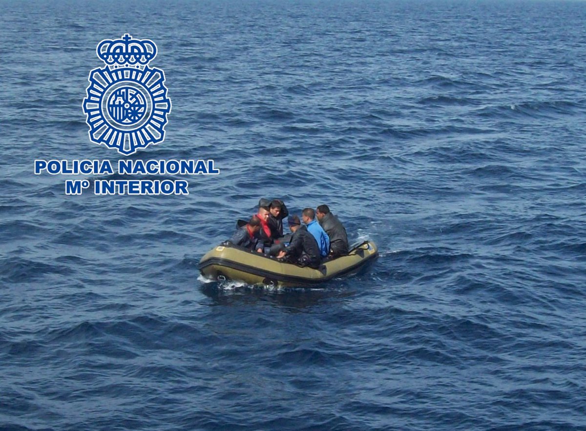 Trois propriétaires de bateaux arrêtés à Almería pour le délit d'homicide par imprudence suite à la mort d'un migrant