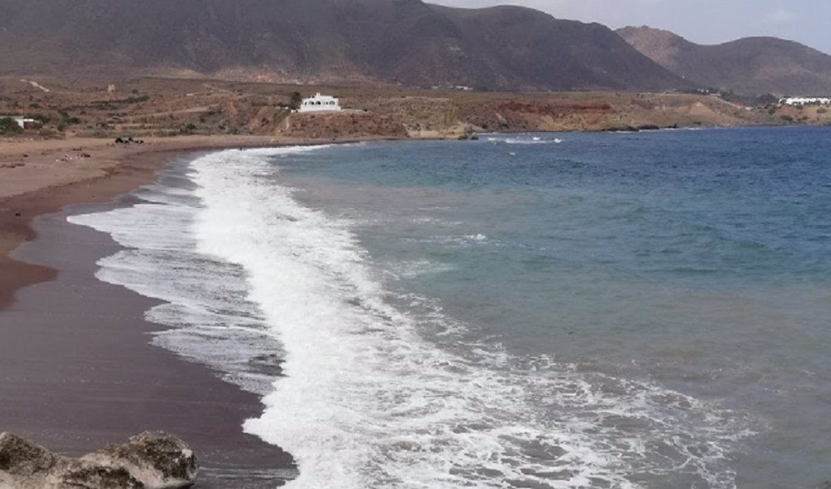 Le corps d'un homme est retrouvé en mer après le débarquement de 17 migrants d'un « narco-bateau » à Almería