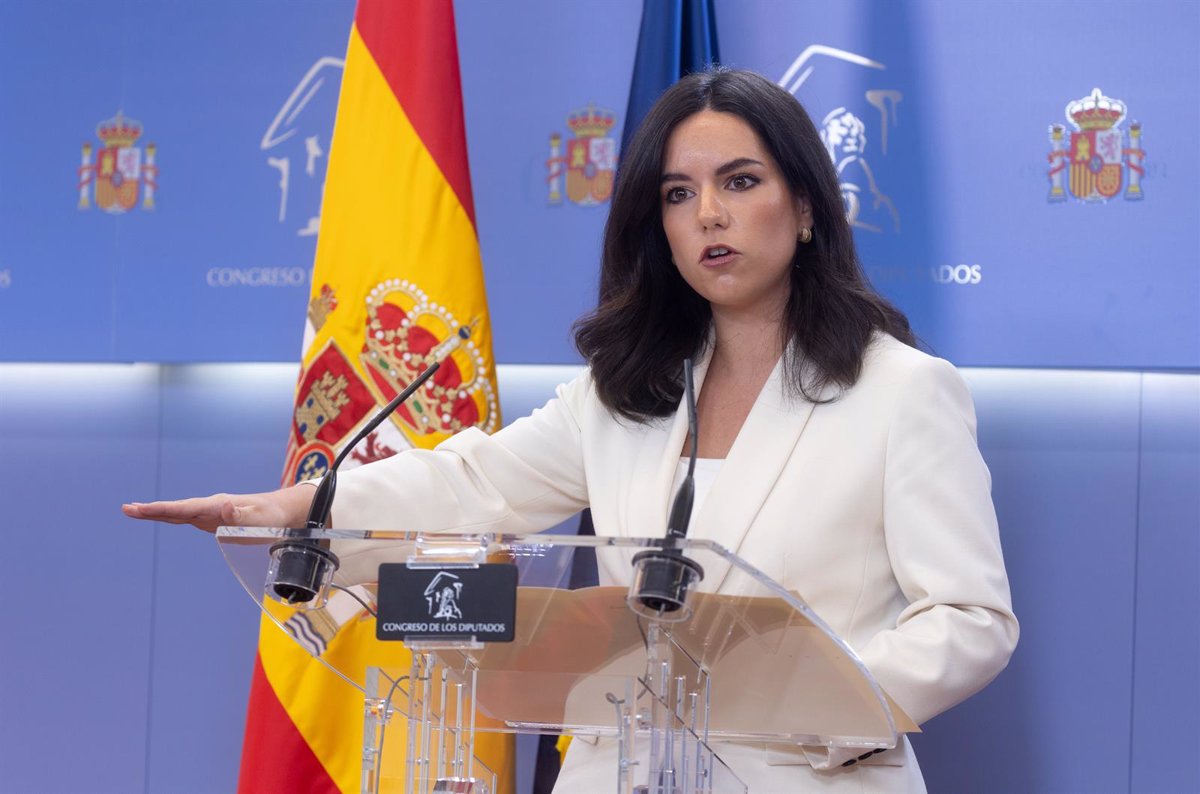 "Dire que le PSOE est clean, c'est comme si je disais que je suis blonde. Impossible"
