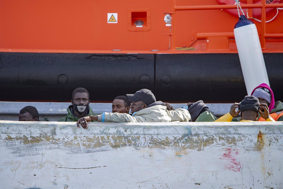 Un cayuco arrive seul avec 23 migrants au port de La Restinga (El Hierro)