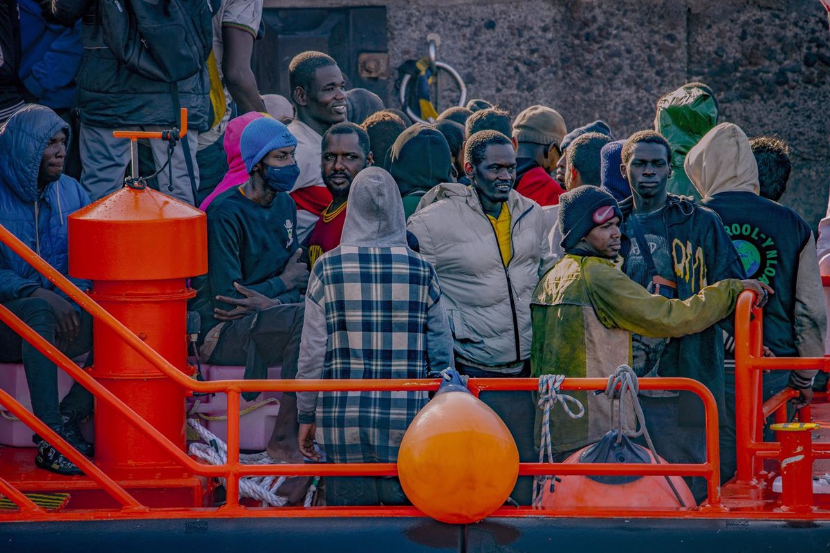 Près de 500 autres migrants arrivent à bord de six bateaux vers les îles de Tenerife et El Hierro