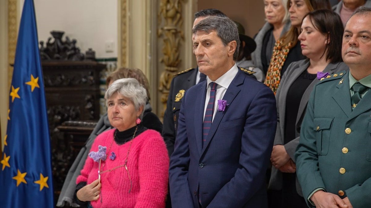 Fernández demande au PP de négocier la distribution des mineurs migrants et rejette la critique du conseil d'administration