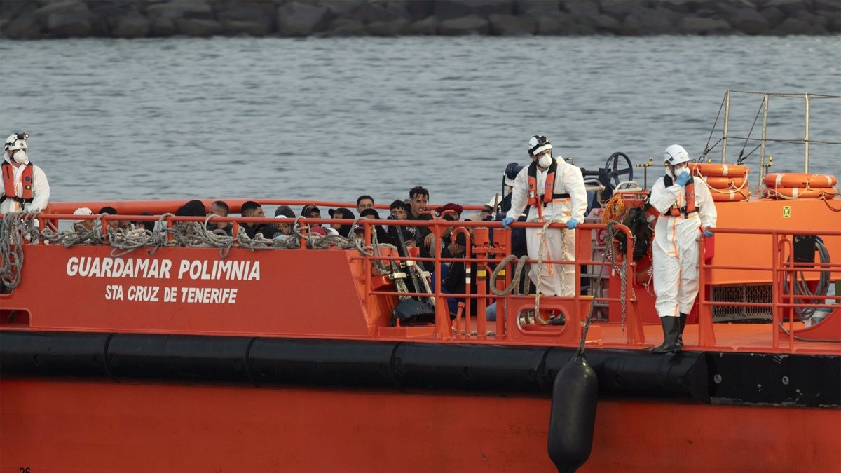 Deux sauvetages pneumatiques avec 97 immigrants dans les eaux près de Lanzarote