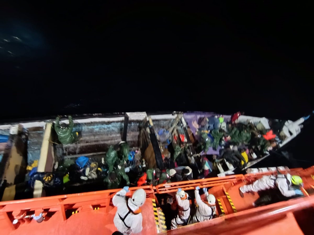 Ampl.-363 personnes de 4 pateras dans les îles Canaries, où un immigrant décède lorsque son bateau se jette