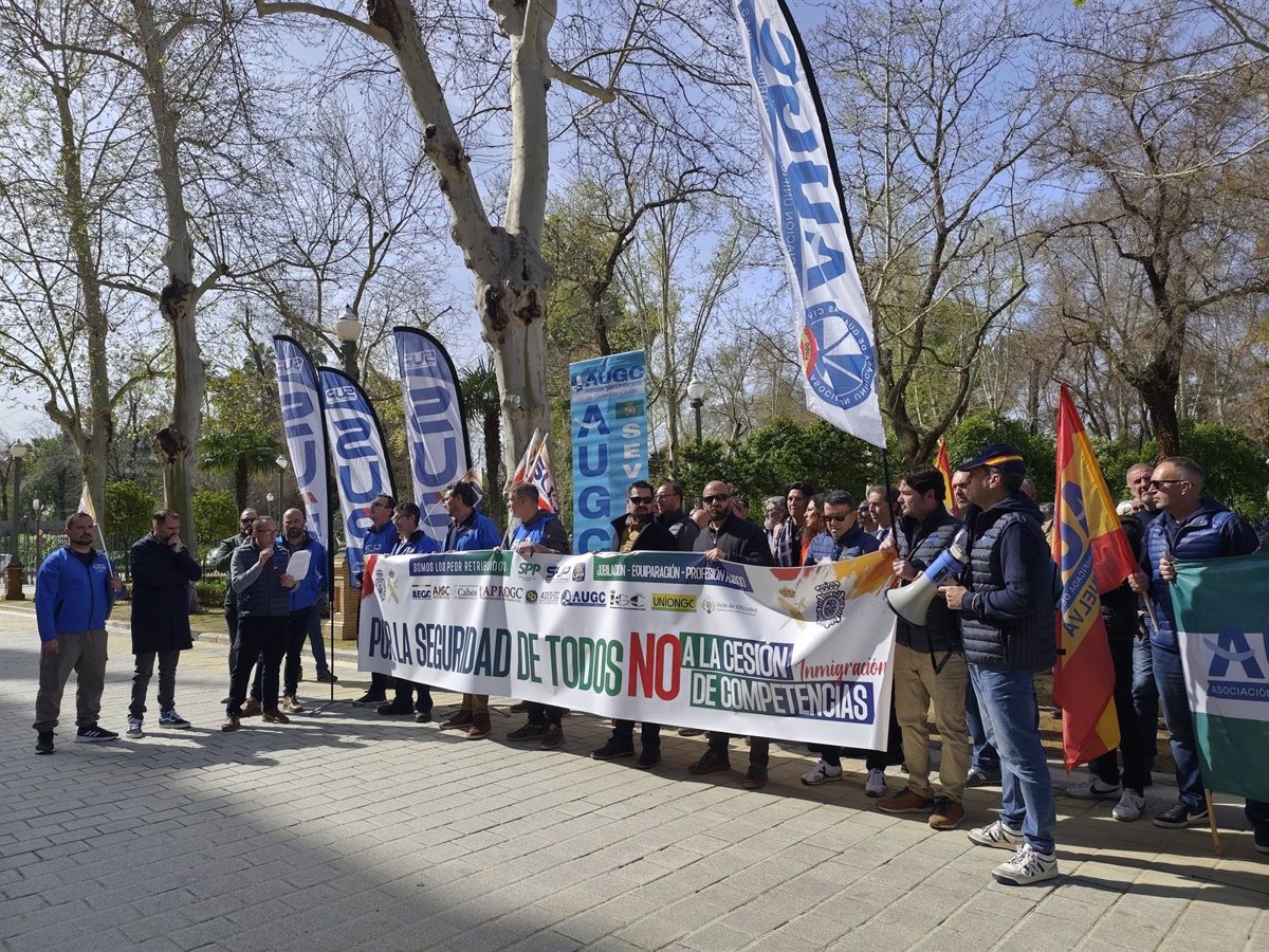 La protestation de l'AUGC à Séville exhorte les médias contre le trafic de drogue et dénonce «illégal» la cession de l'immigration à Junts