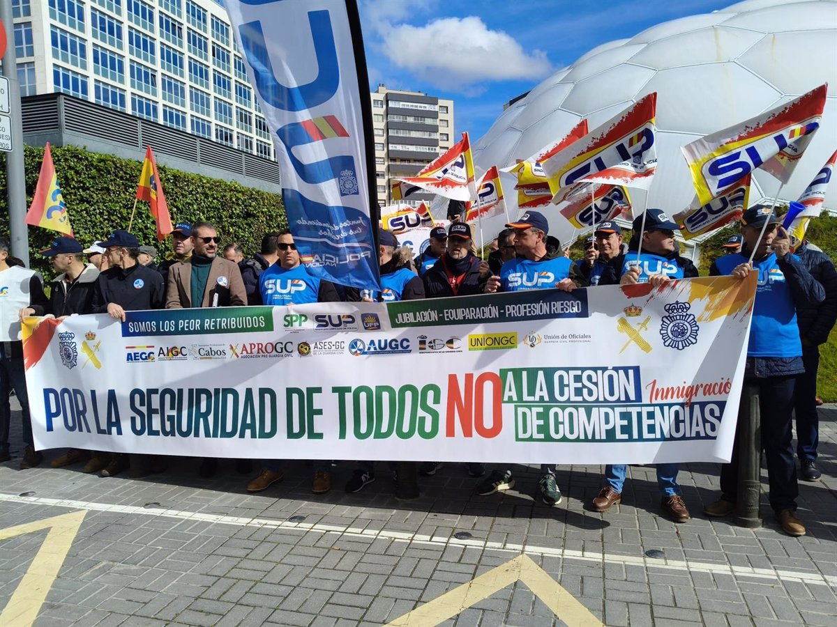 Guards civils et protestation de la police nationale à Valladolid pour le transfert en Catalogne de la compétition aux étrangers