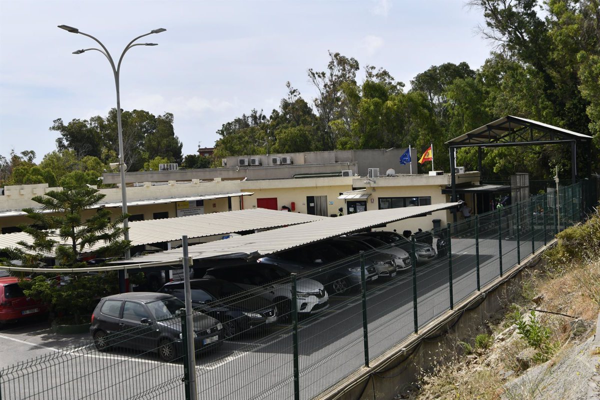 Neuf migrants marocains arrivent à Melilla et passent la nuit aux portes du CETI après avoir dénigé l'entrée