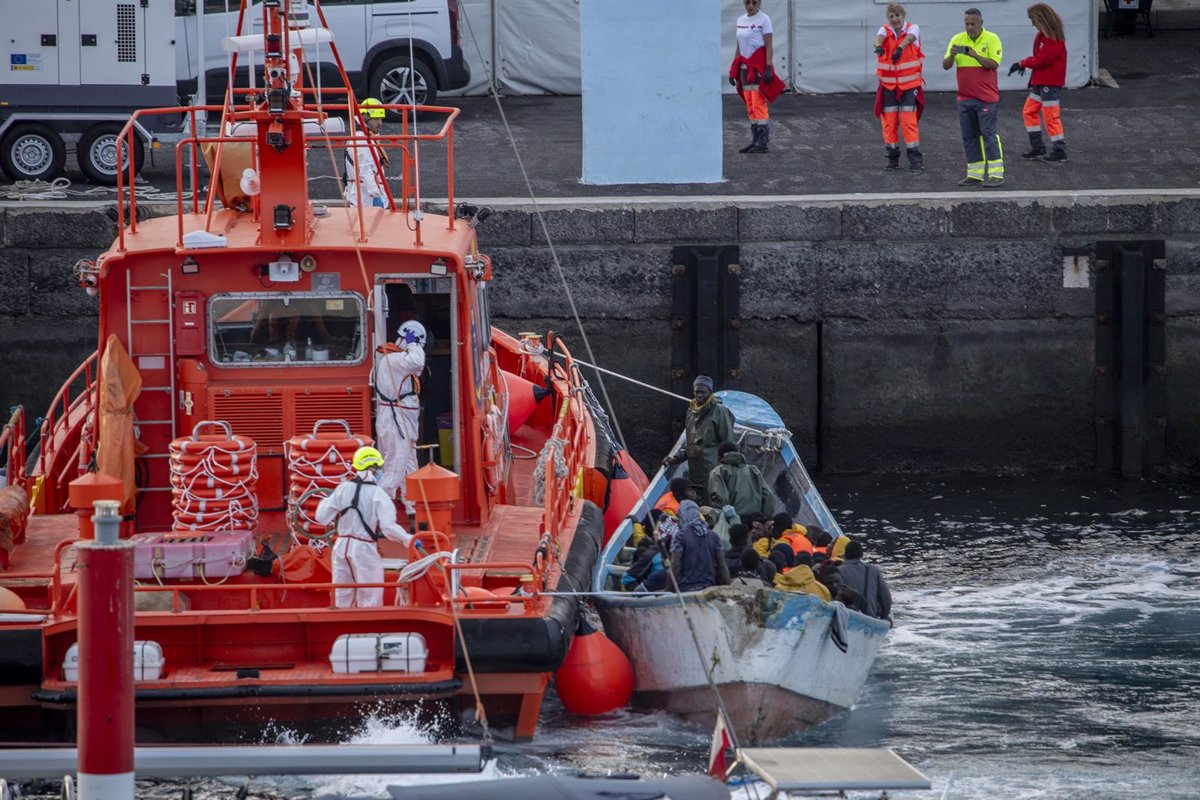 Ajouter demande que le gouvernement permet aux îles Canaries un centre d'attention aux migrants des migrants d'asile