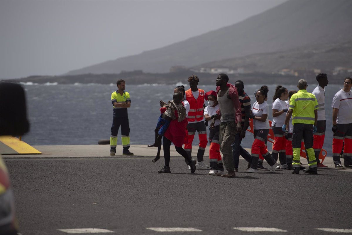 PSPV et les compromis appellent "raciste" le refus du connell d'accueillir des mineurs migrants, tandis que Vox est félicité
