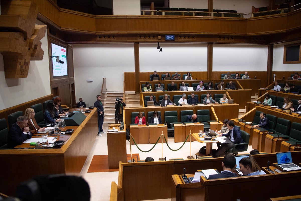 Le Parlement basque soutient une régularisation extraordinaire des migrants pour des raisons formatrices, humanitaires et de travail