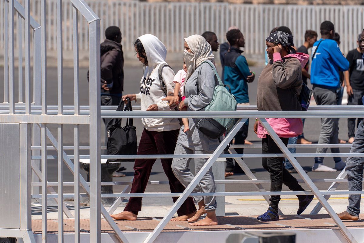 Les arrivées irrégulières des migrants vers l'Espagne tombent d'ici 2025, 40,6% aux îles Canaries et augmentent de 13,4% aux îles Baléares