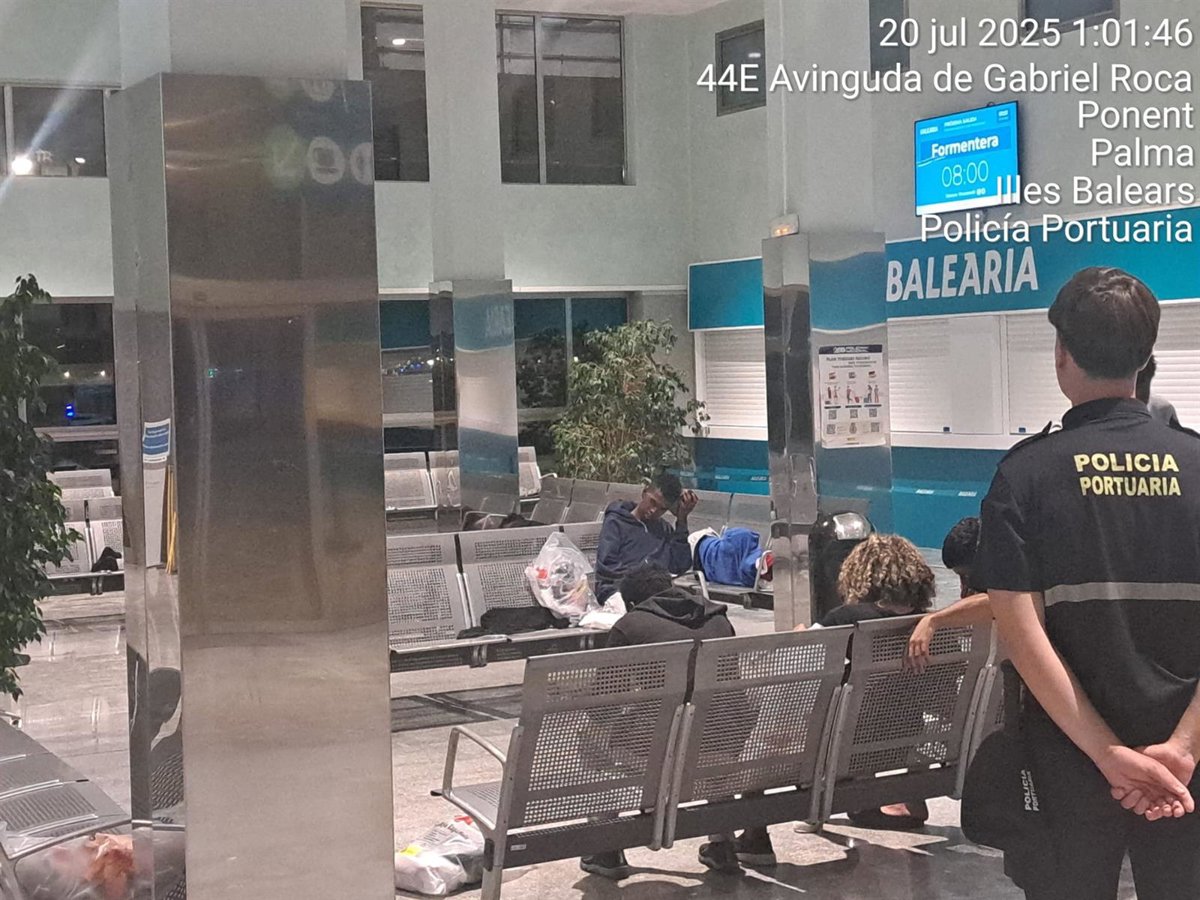 Le port de Palma permet à une station de loger les migrants pendant la nuit qui attendent leur transfert dans la péninsule