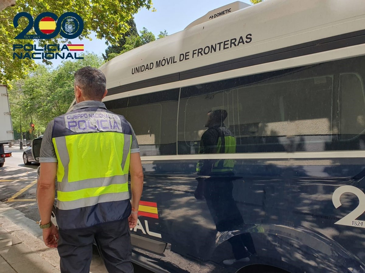 Deux modèles de patera qui sont arrivés aux Pitusas