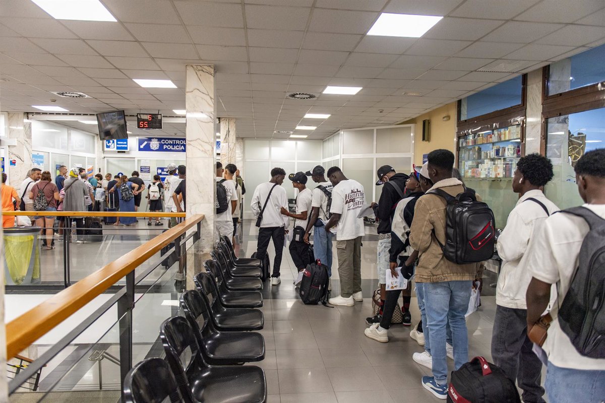 Plus de 30 migrants de Ceti de Ceuta partent pour la péninsule