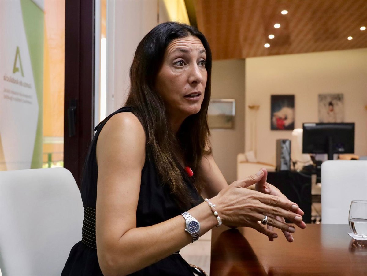 L'Andalousie accuse Sánchez de "faits xénophobes" dans la distribution des mineurs et encourageant des actes tels que la clôture d'El Ejido
