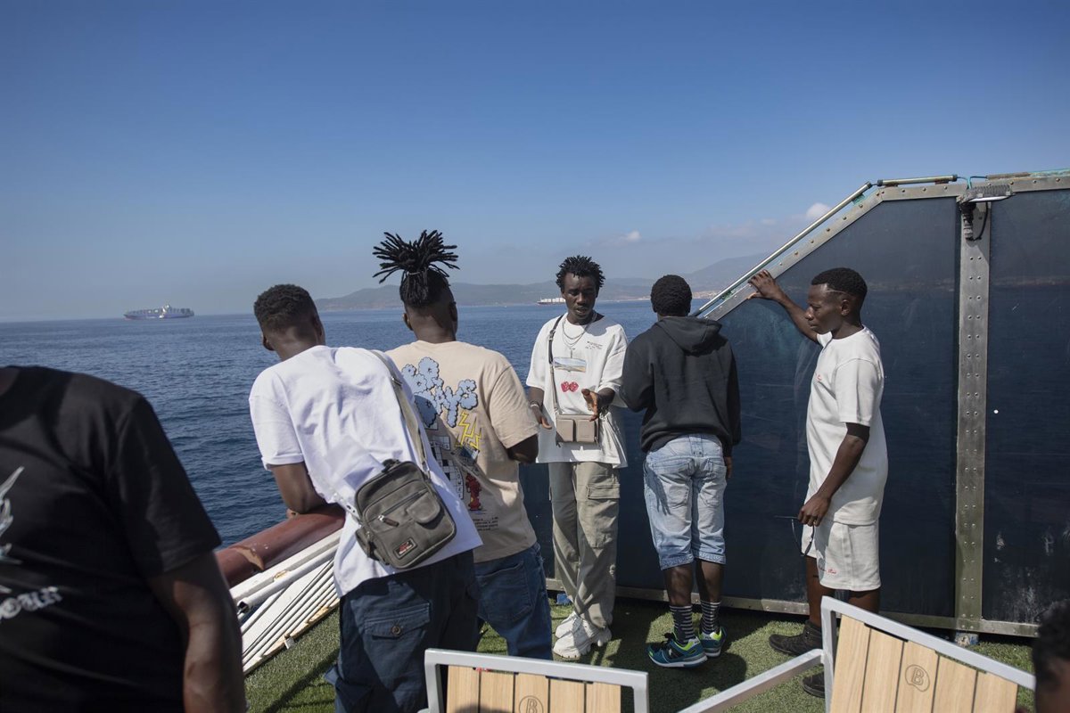 Près de la moitié d'une centaine de migrants de Ceti de Ceuta partent pour Algeciras (Cádiz)