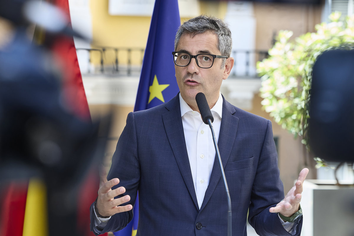 Bolaños dit que les îles Baléares doivent se conformer à la loi après avoir demandé la suspension de précaution de la distribution des mineurs migrants