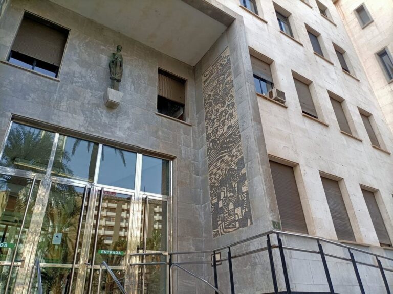 Ils condamnent six ans de prison le patron d'une patera arrivée à Almeria avec 40 immigrants, dont plusieurs enfants