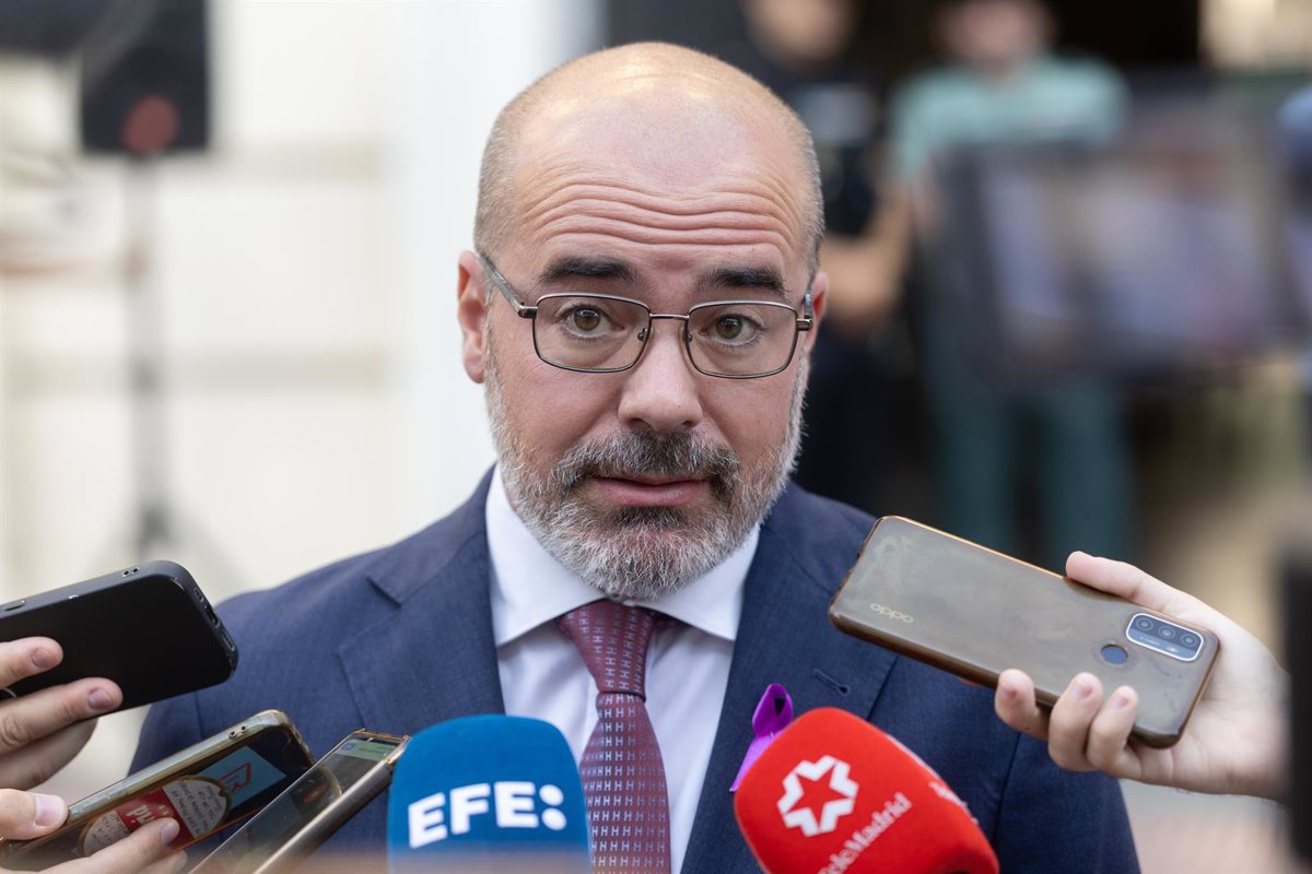 Le délégué gouvernemental accuse la communauté de boycotter la distribution des migrants et voit un "tuf raciste" dans son appel