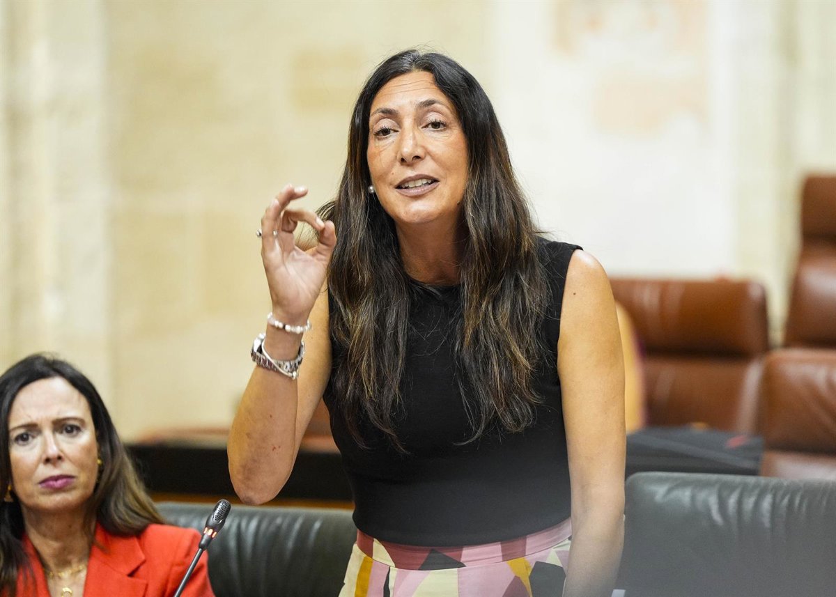 López accuse le gouvernement de traiter les migrants comme des "marchandises politiques" en "mettant le fauteuil de Sánchez"