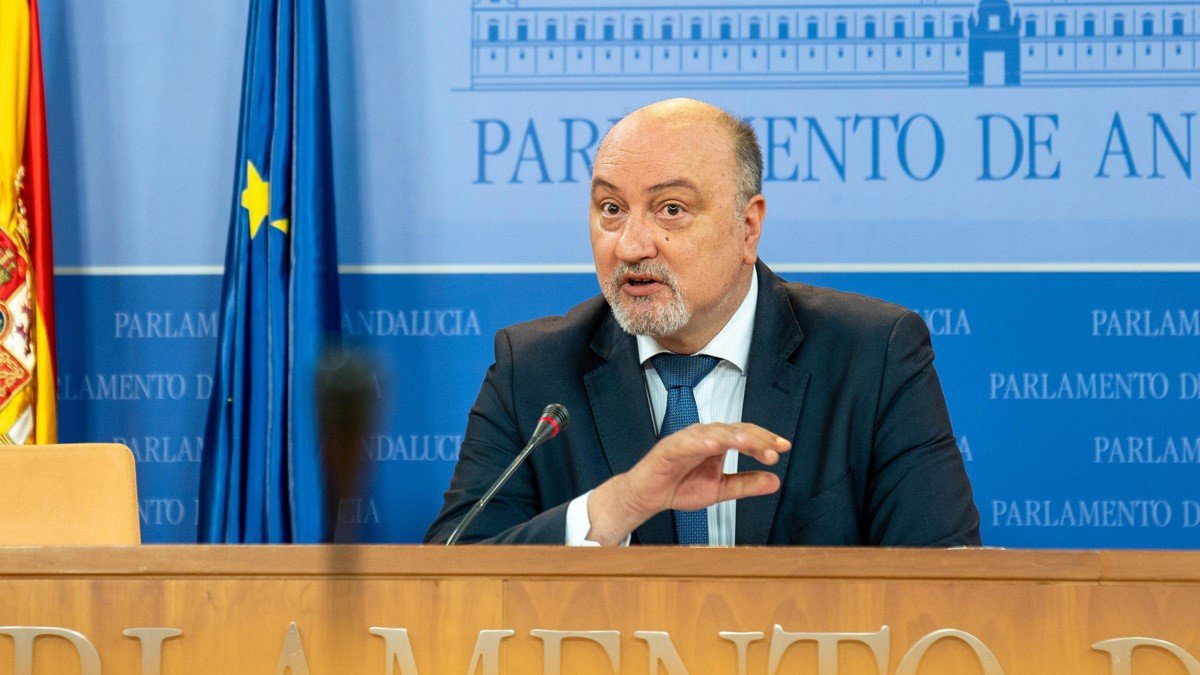 Vox accuse le conseil d'administration d'une dépense chez les mineurs migrants de 4 500 euros par mois, contre 500 chez un étudiant andalous