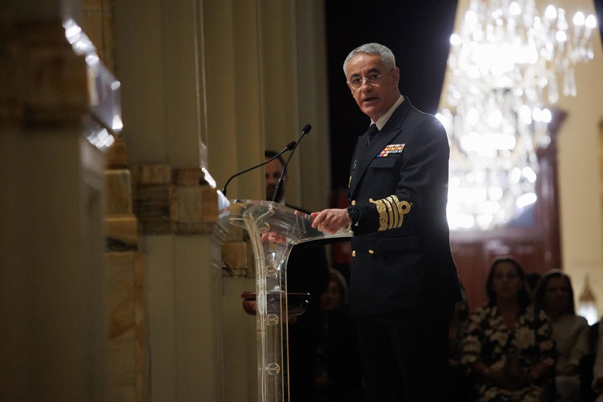 Le chef de la marine souligne Vox que sa mission est de "aider et sauver" les migrants dans la mer, pas les bloquer