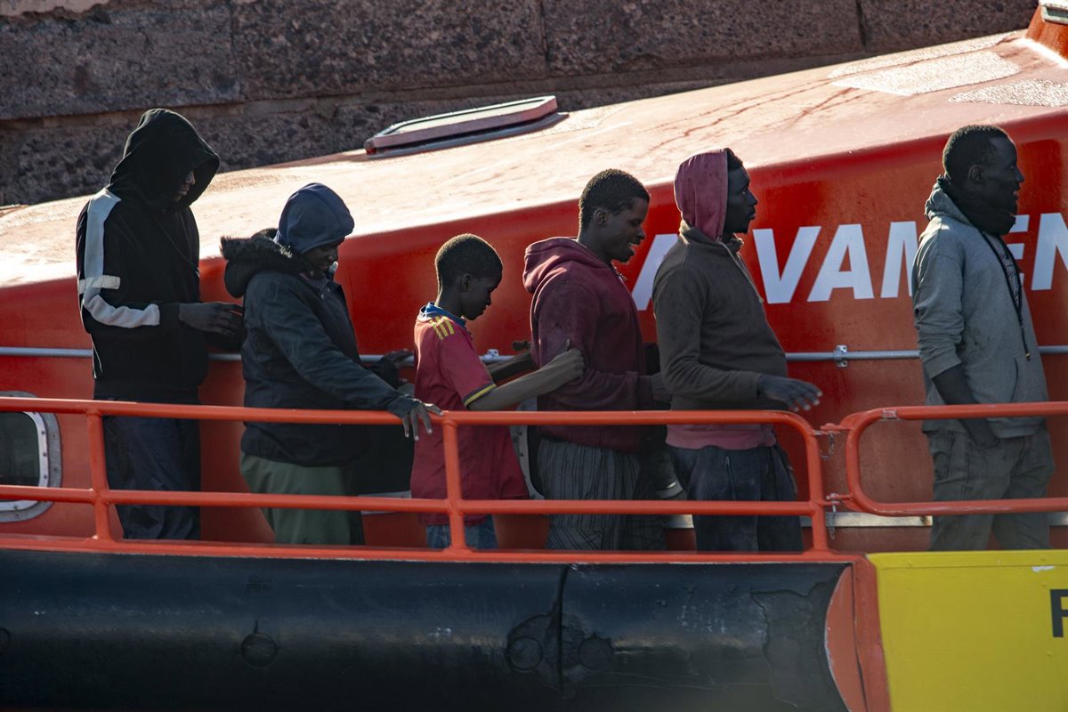 Les îles Canaries envoient 300 fichiers de mineurs migrants à transférer à d'autres CCAA