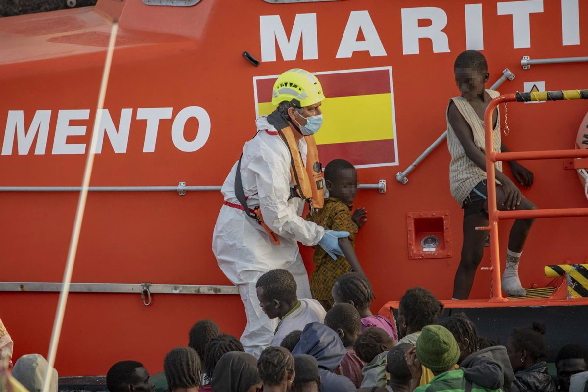 Le gouvernement a l'intention de terminer en octobre avec environ 500 dérivations de migrants d'asile des îles Canaries à la péninsule