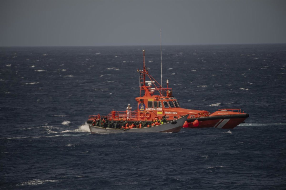 Un bateau avec 126 migrants arrive au quai de La Restinga (El Hierro)