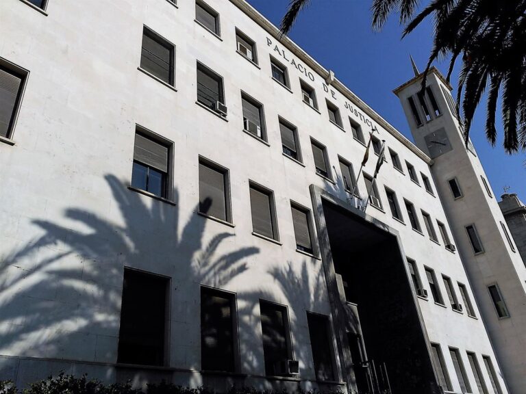 Jugés ce jeudi, deux pilotes présumés d'un bateau laissé sans but à Almería après avoir fui Frontex