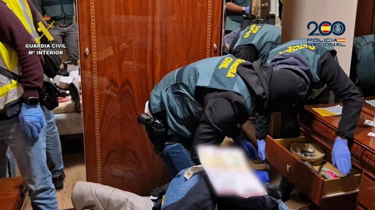 Une opération de trafic de migrants dans des fermes agricoles vient en aide à plus de 300 victimes et laisse onze détenus