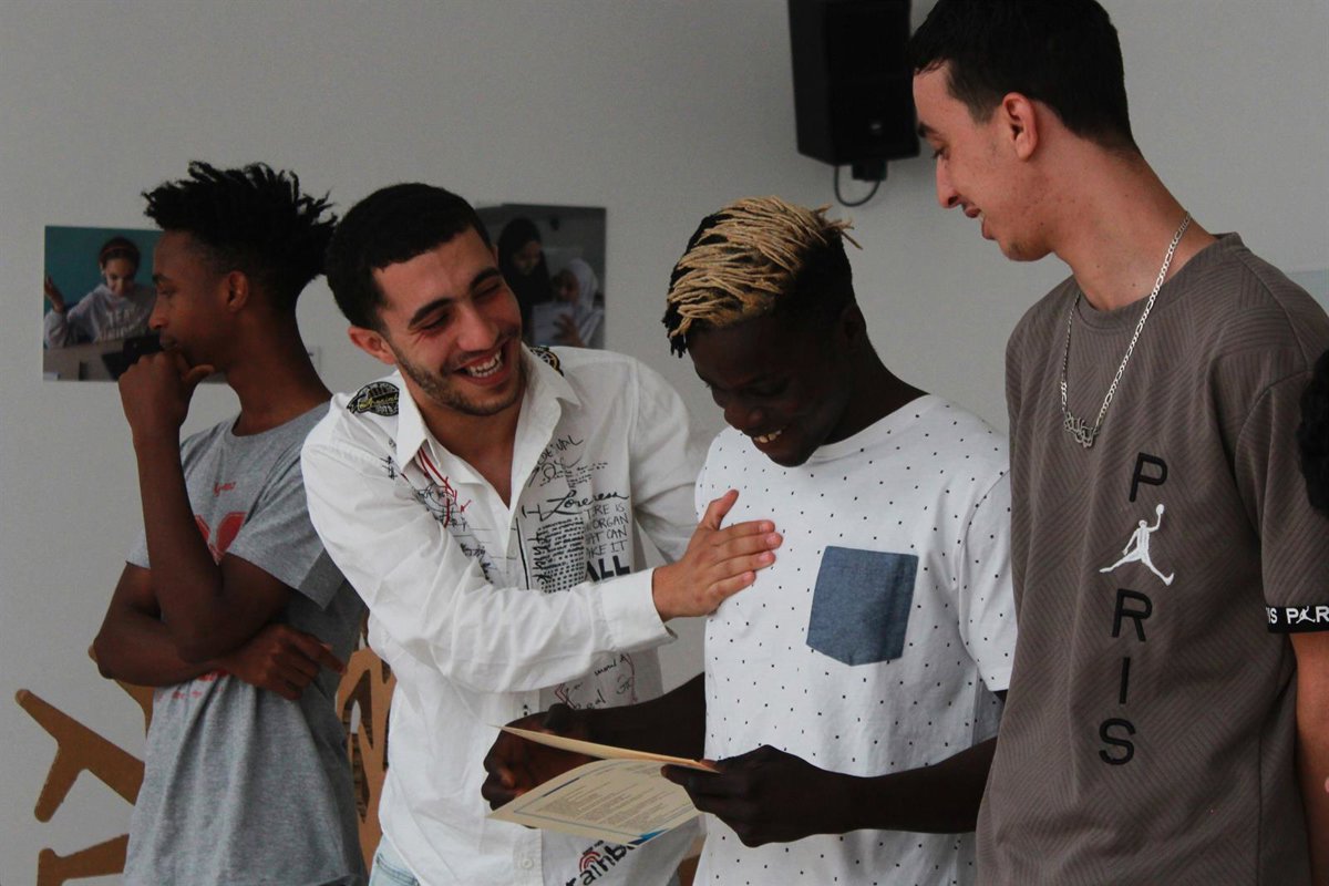 "Anticiper la Journée internationale des migrants." Par Iván Lendrino, dans Pueblos Unidos