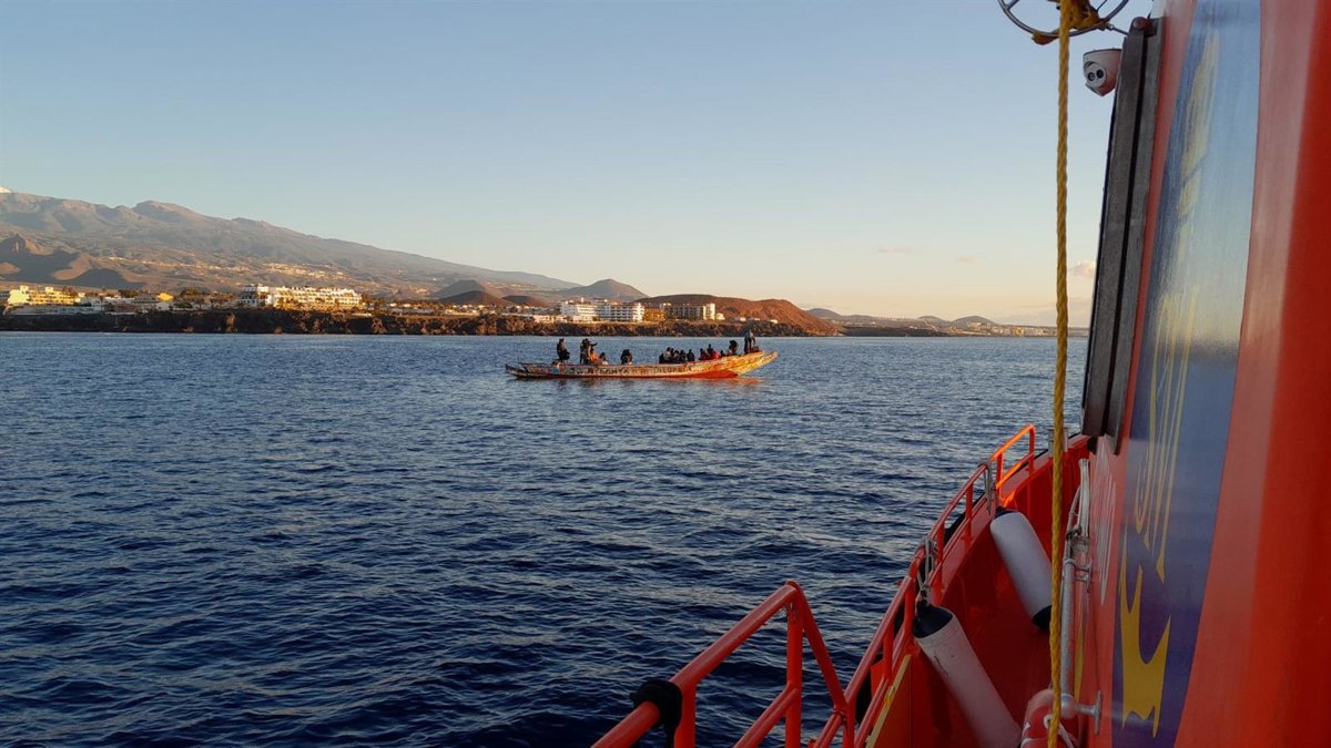 Un cayuco arrive avec 33 migrants au sud de Tenerife