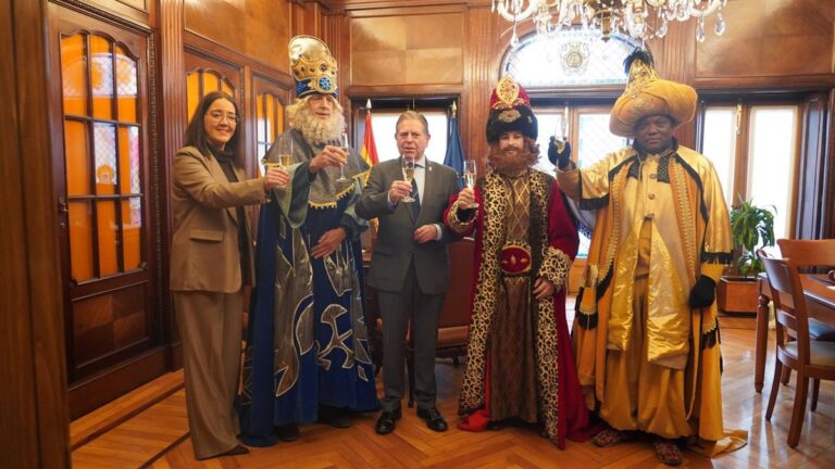 Le PSOE qualifie de « xénophobes » les déclarations de Canteli lors de la réception des Rois Mages