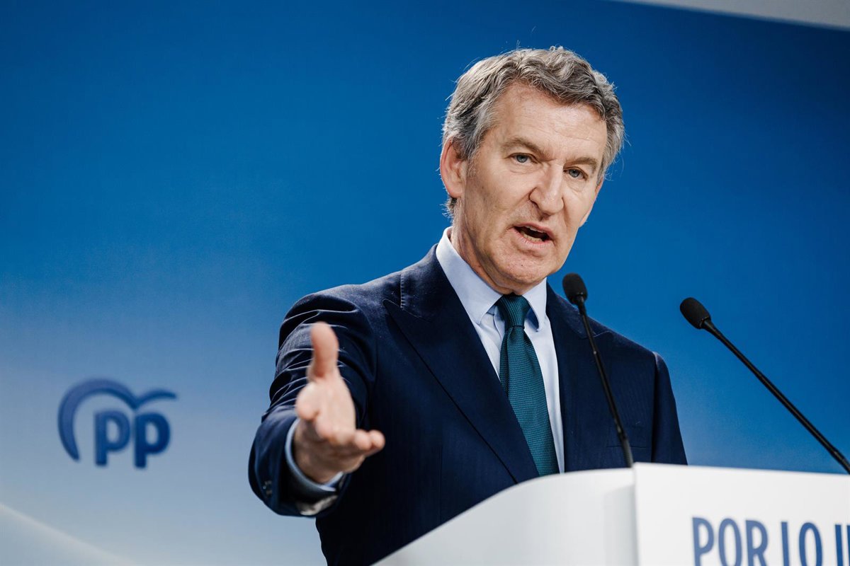 Feijóo accuse Sánchez de « détourner l'attention » avec la régularisation des migrants